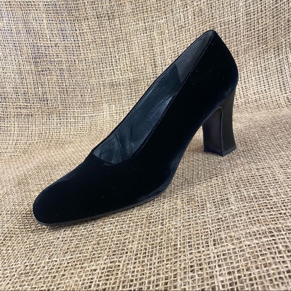 Stuart Weitzman Pumps Square Toe Black Velvet 8.5B - Picture 2 of 11